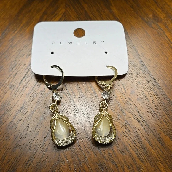 NWT Droplet Shape Dangle Earrings - Elegant, Unique, Zirconia Inlaid - Picture 4 of 5